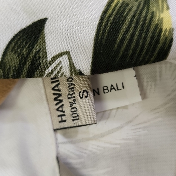 HAWAIIAN Shirt size S - Picture 4 of 7